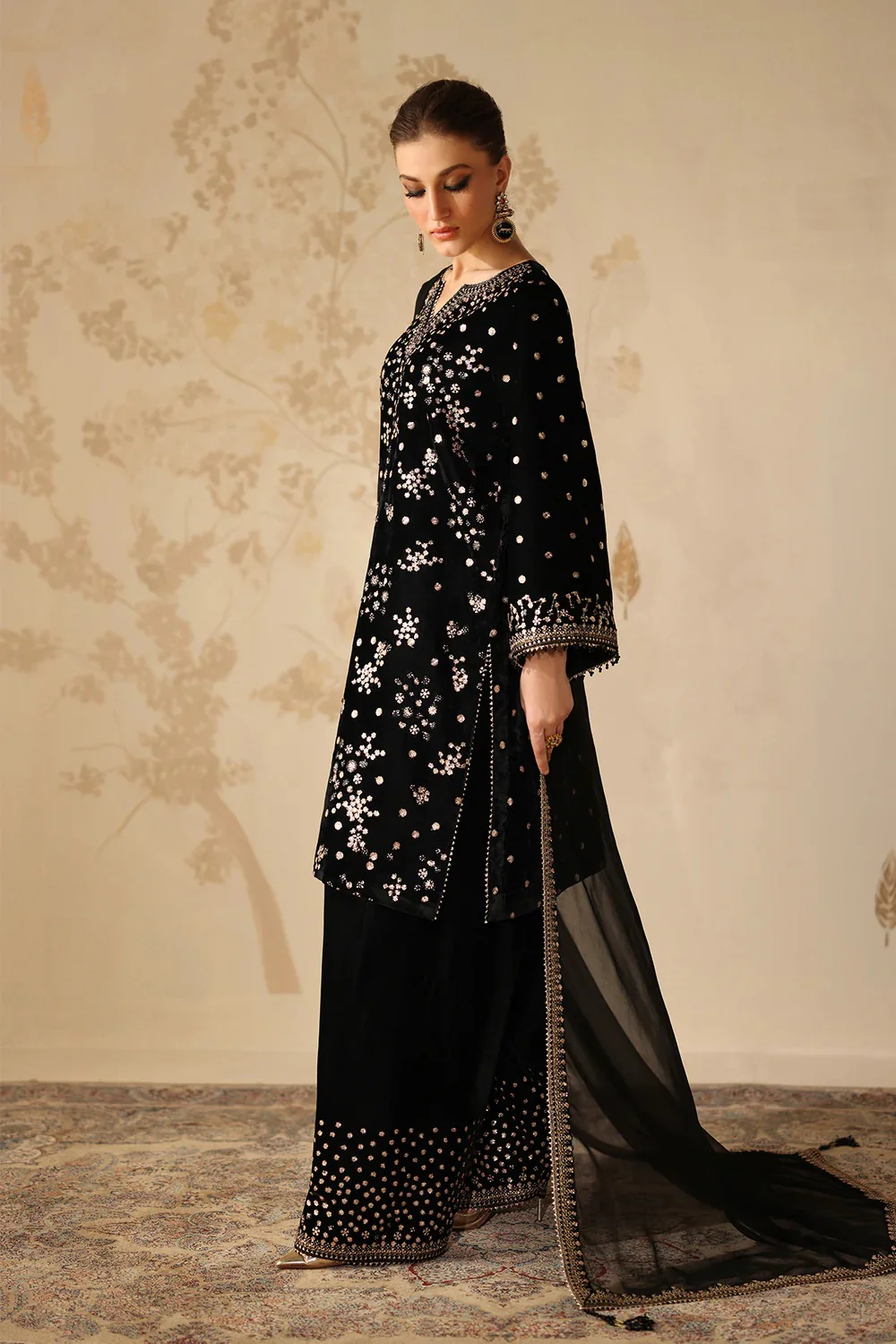 Luxury Embroidered velvet Unstitched 003