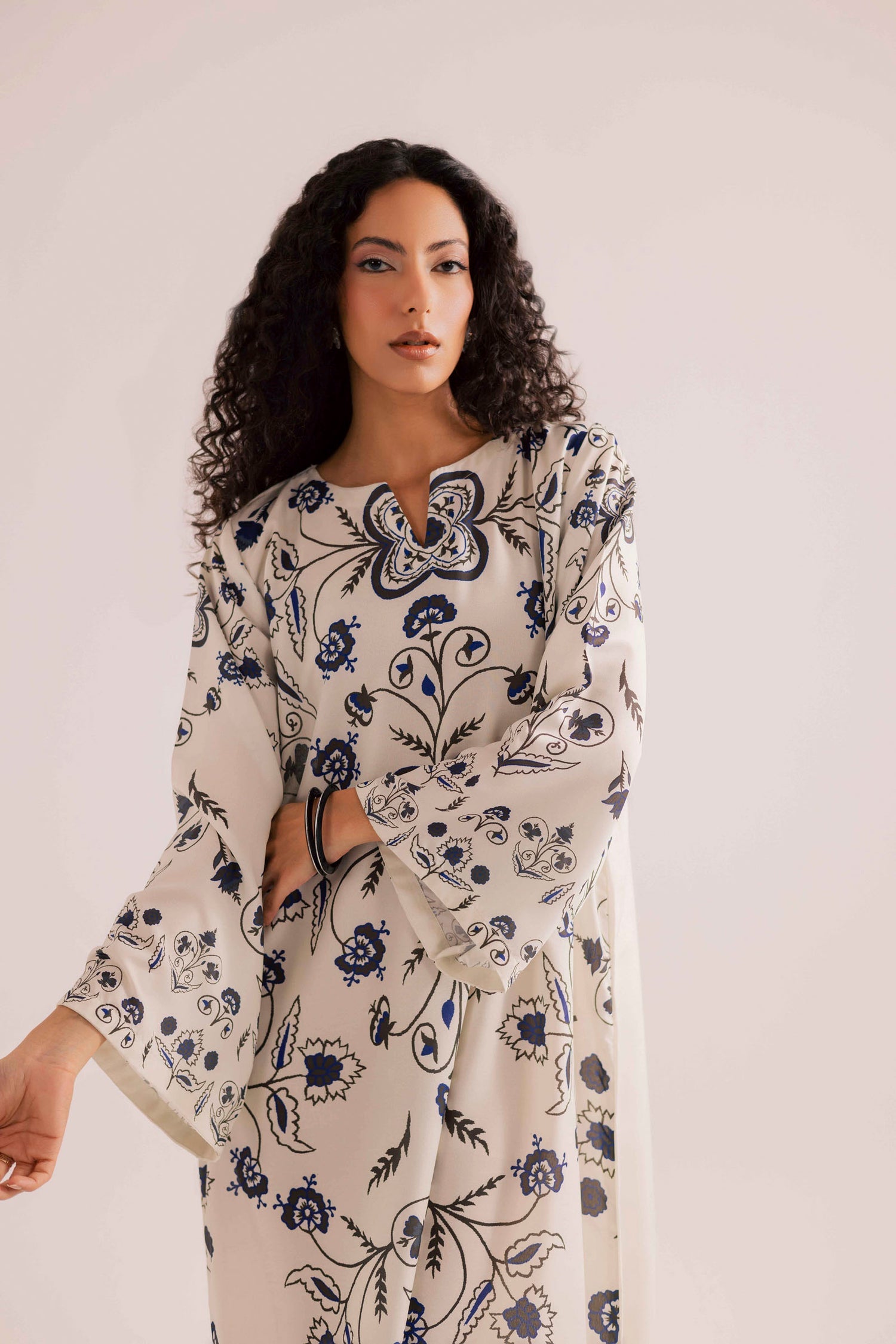 Printed kaftan stitched black